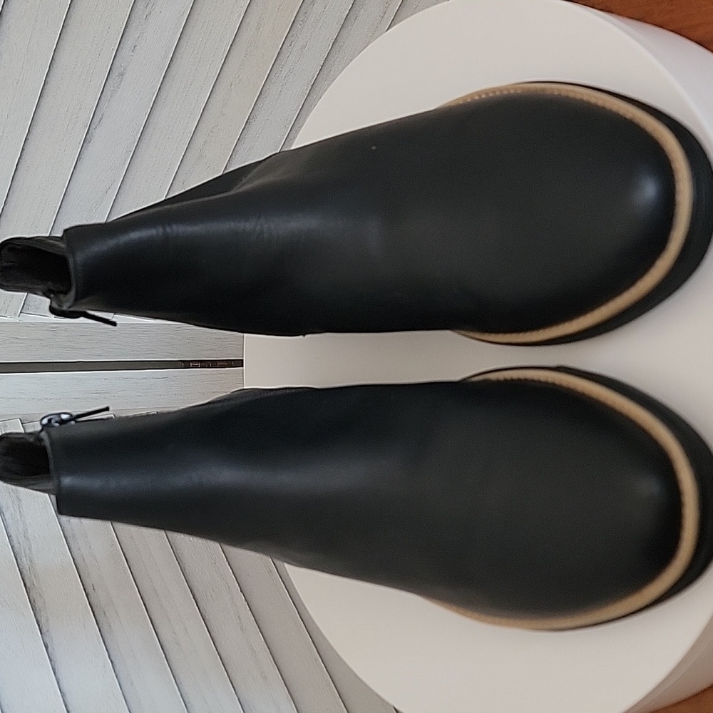 Clarks Womens Ultimate Comfort Collection Black Ankle Booties W/ Wedge Sole 10M